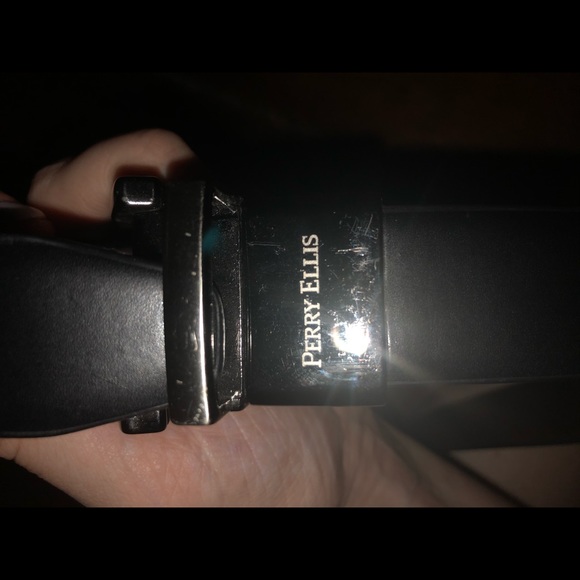 Men’s Perry Ellis reversible black/brown belt - Picture 2 of 4